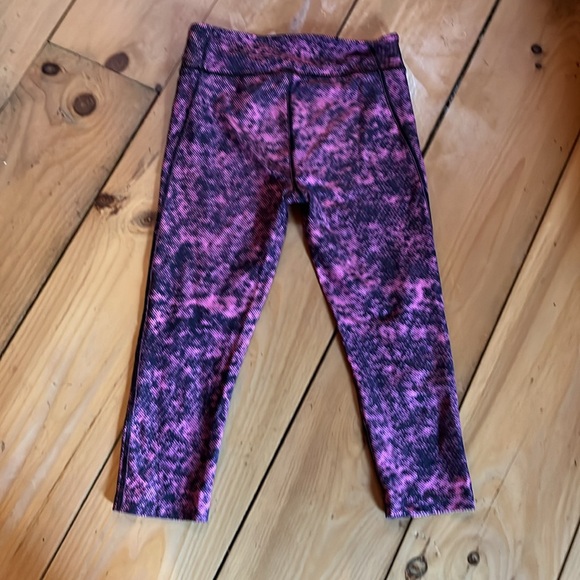 UA compression capris - small - Picture 3 of 5